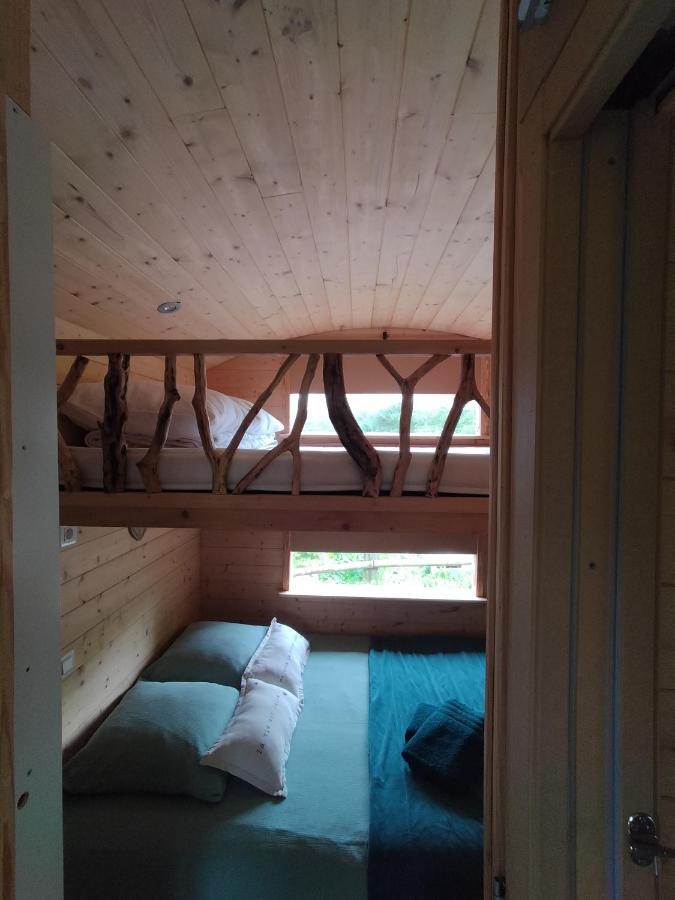 La Roulotte De Jane Guest House Margon  ภายนอก รูปภาพ