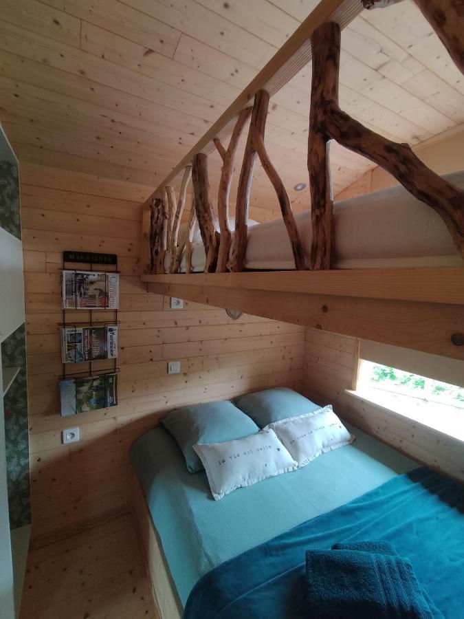 La Roulotte De Jane Guest House Margon  ภายนอก รูปภาพ