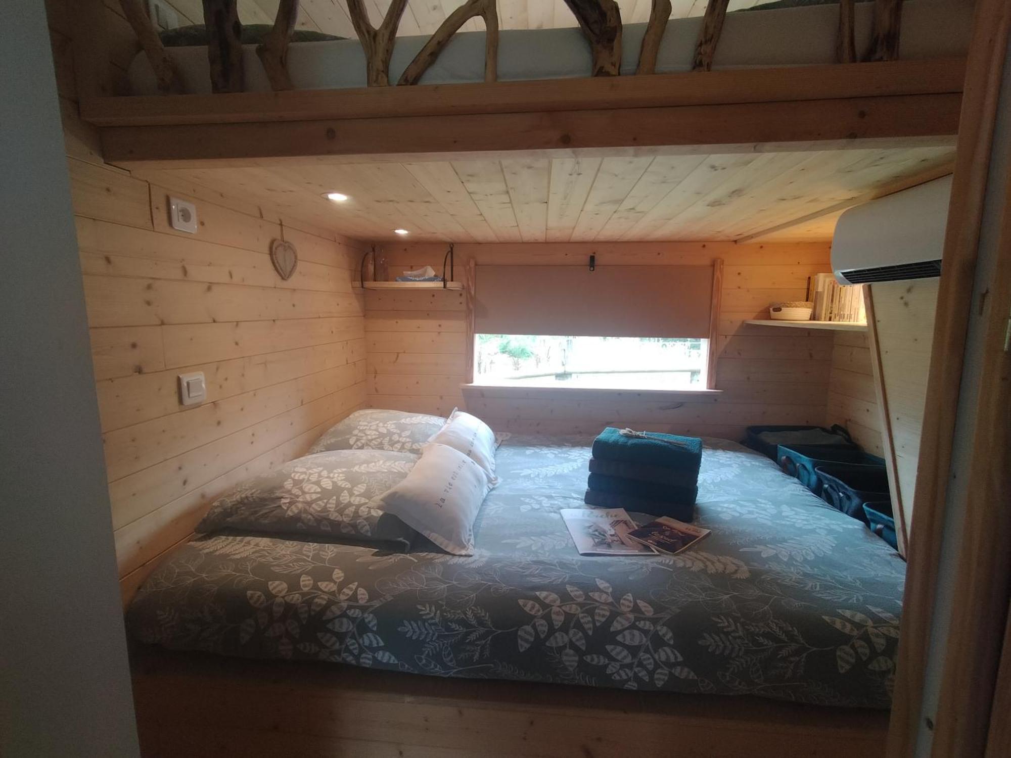 La Roulotte De Jane Guest House Margon  ภายนอก รูปภาพ
